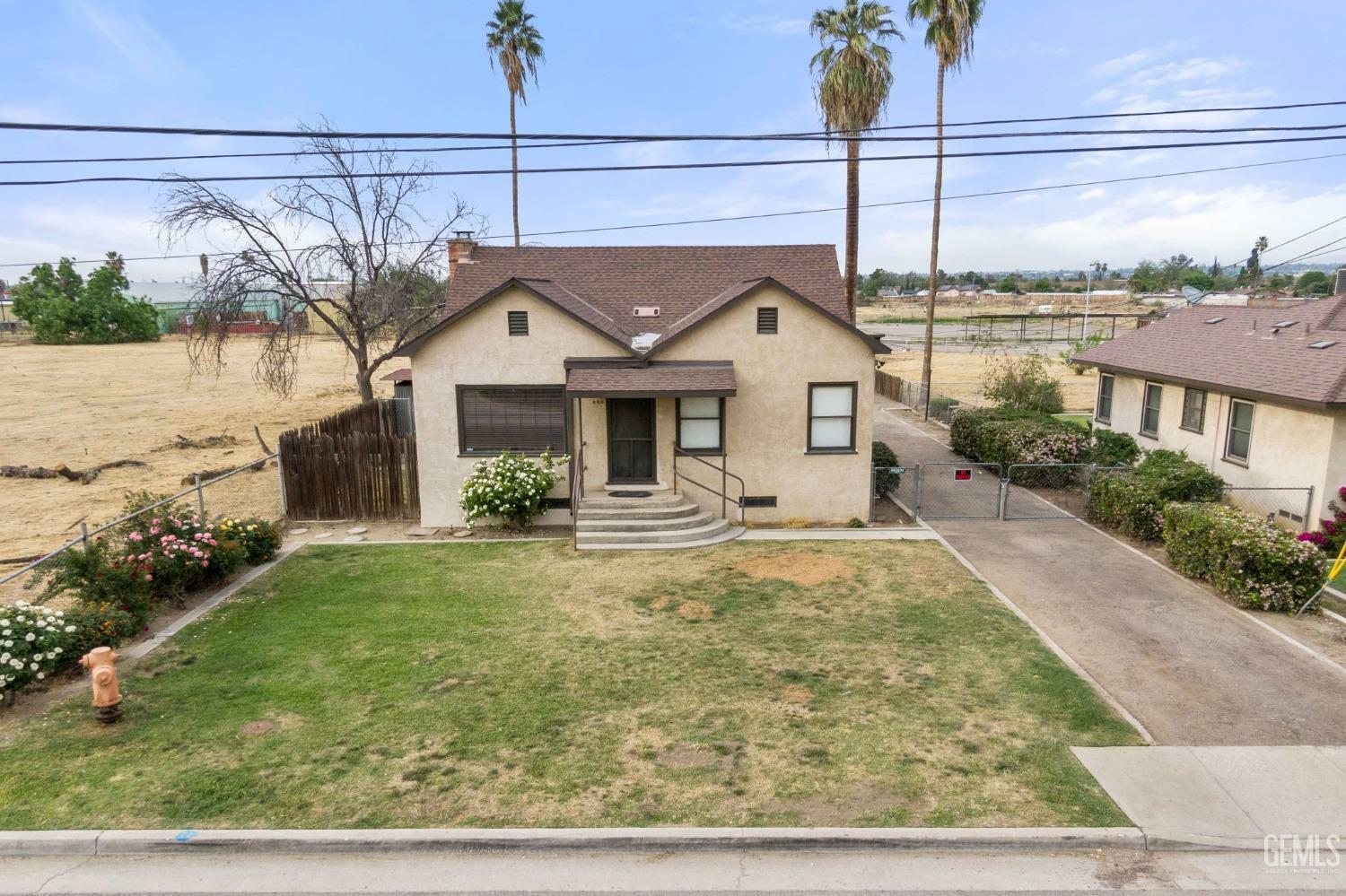 Property Photo: 400 E Belle Terrace CA 93307