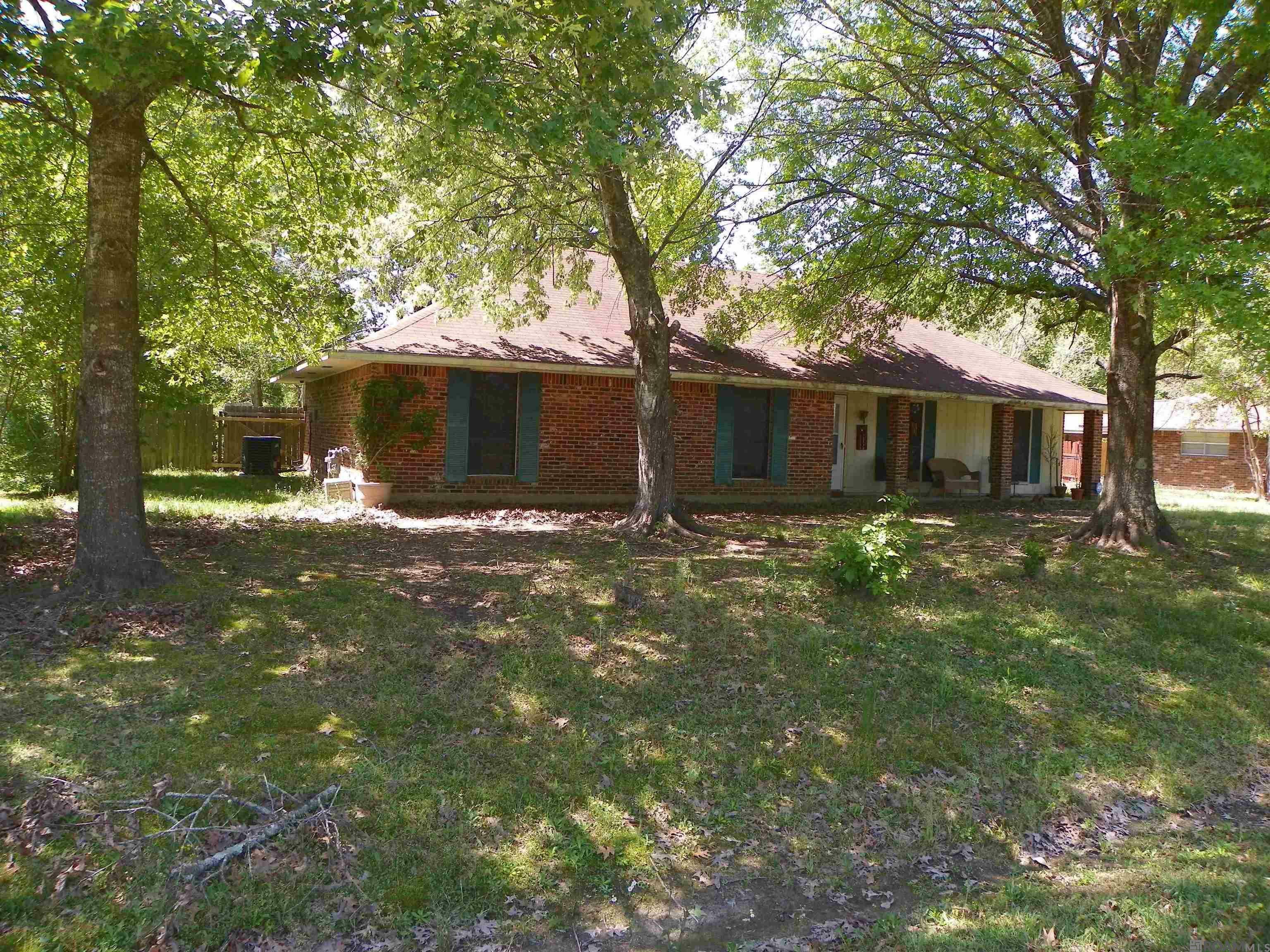 Property Photo: 10525 Carmel Dr LA 70818