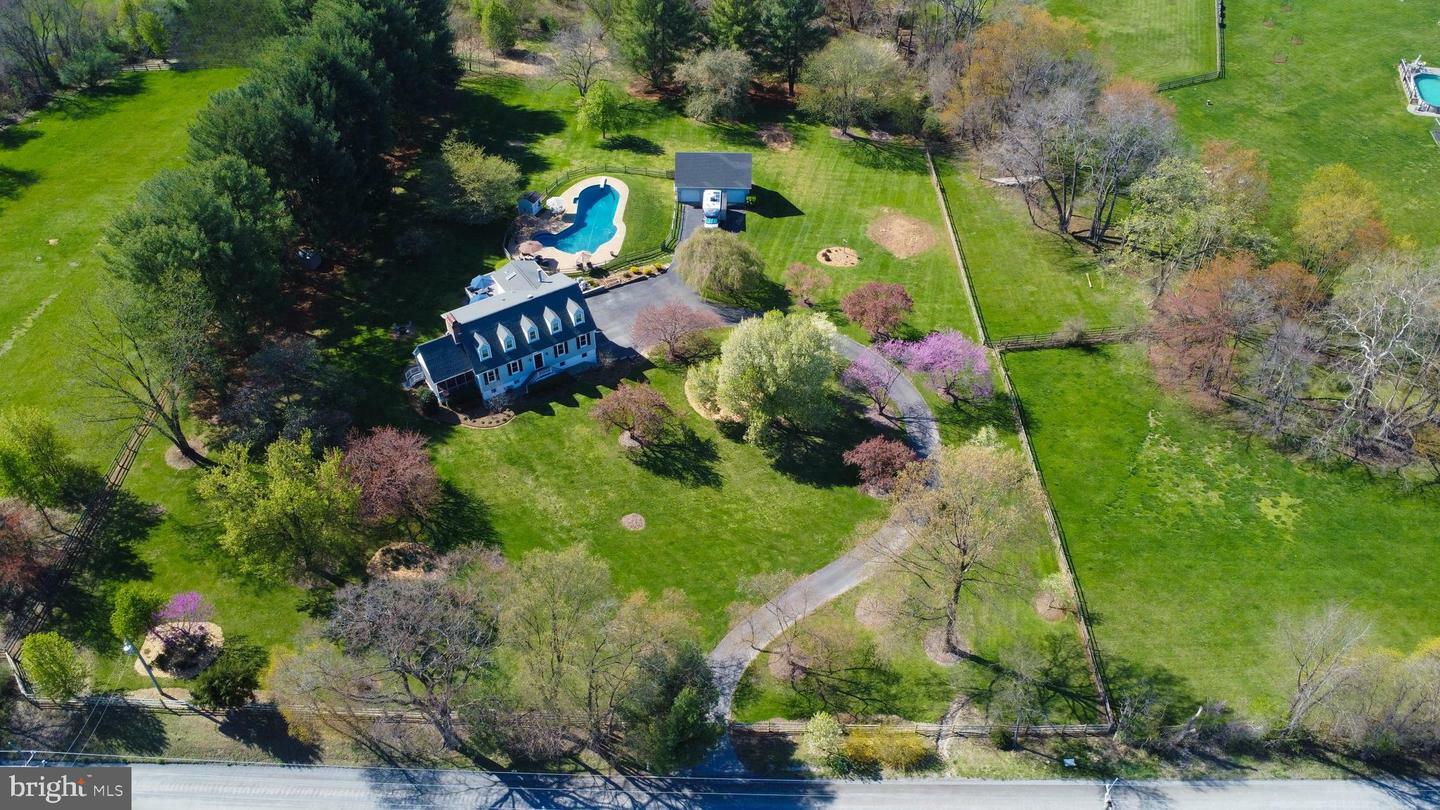 Property Photo: 19411 Shelburne Glebe Road VA 20175