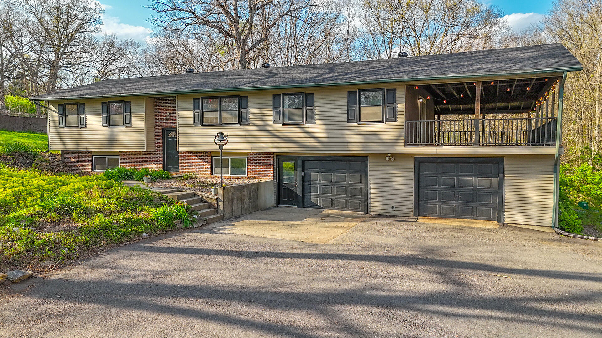 Property Photo: 5624 N Creasy Springs Rd MO 65202