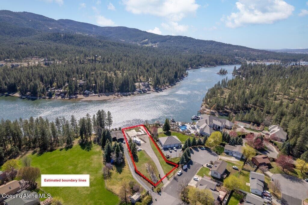 Property Photo: 1504 E Plaza Dr ID 83854