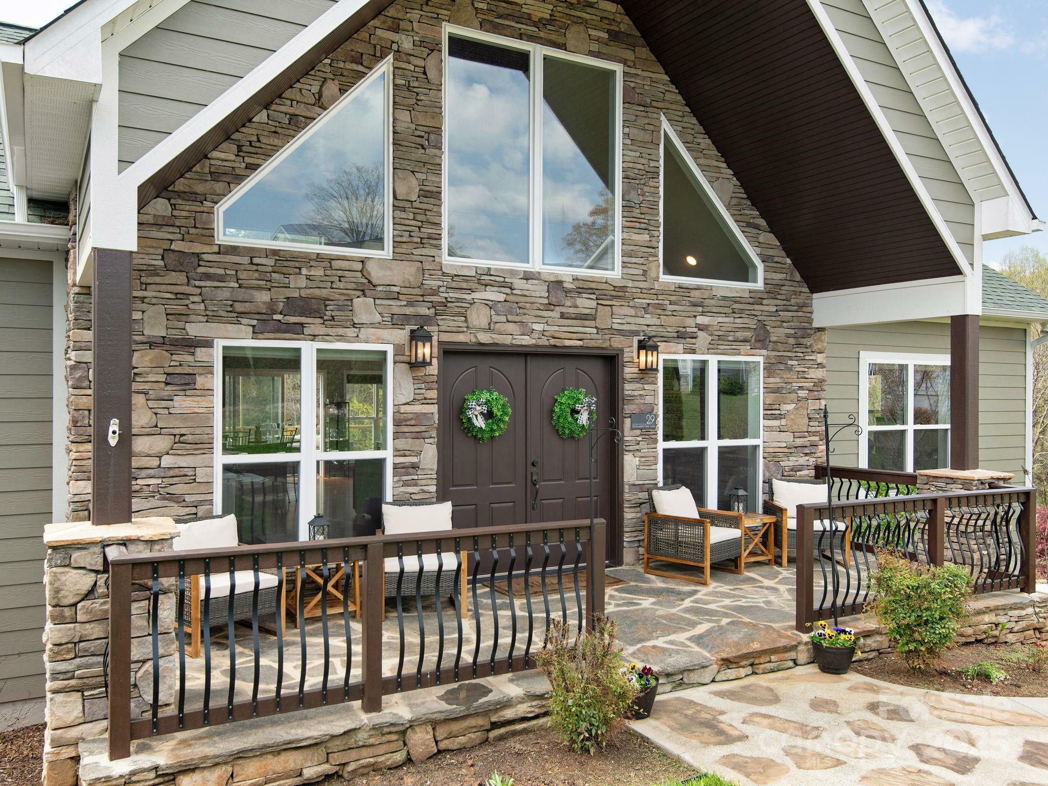 Property Photo: 29 Enchanted Oak Lane NC 28701