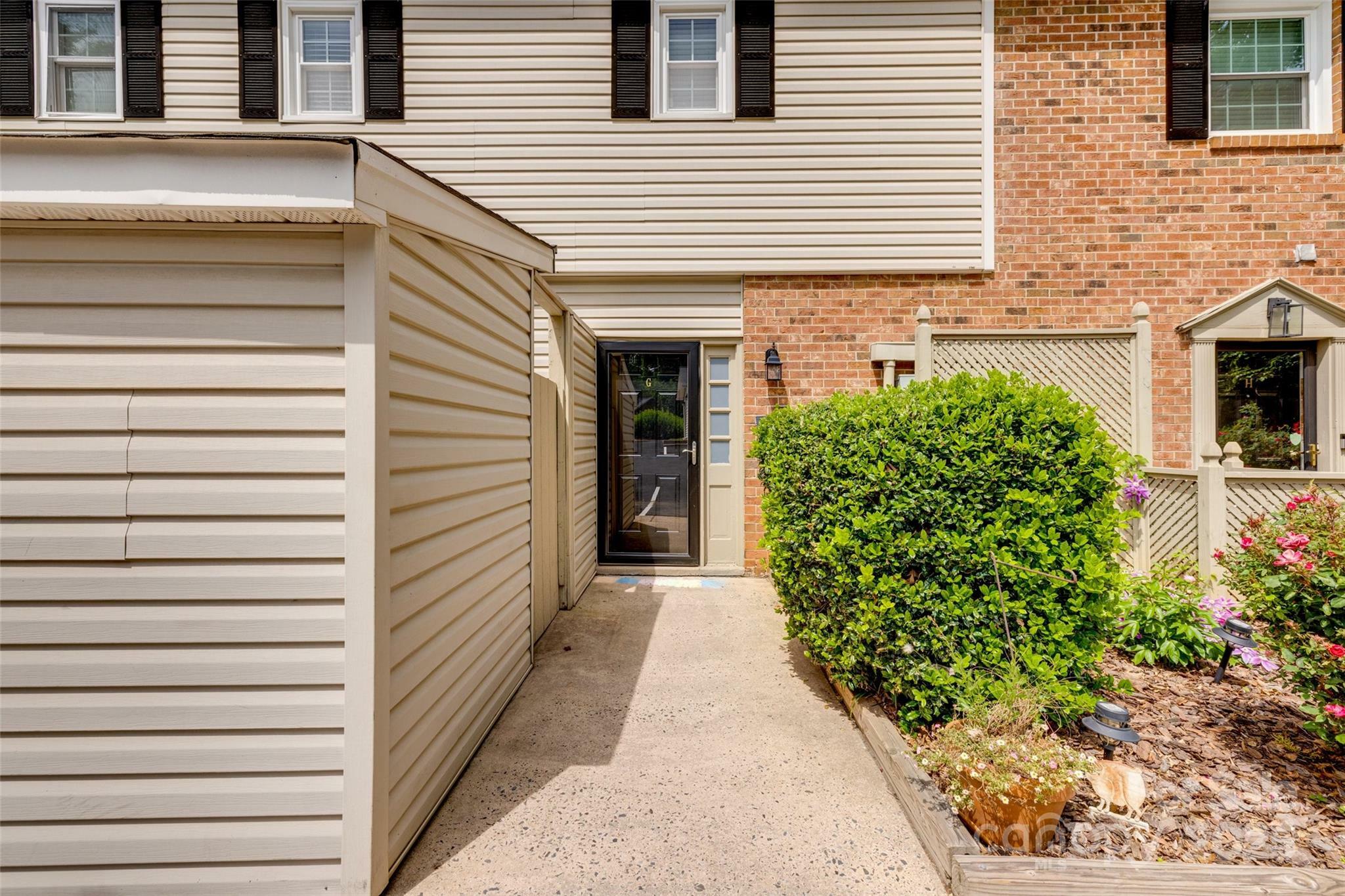 Property Photo:  5901 Quail Hollow Road G  NC 28210 