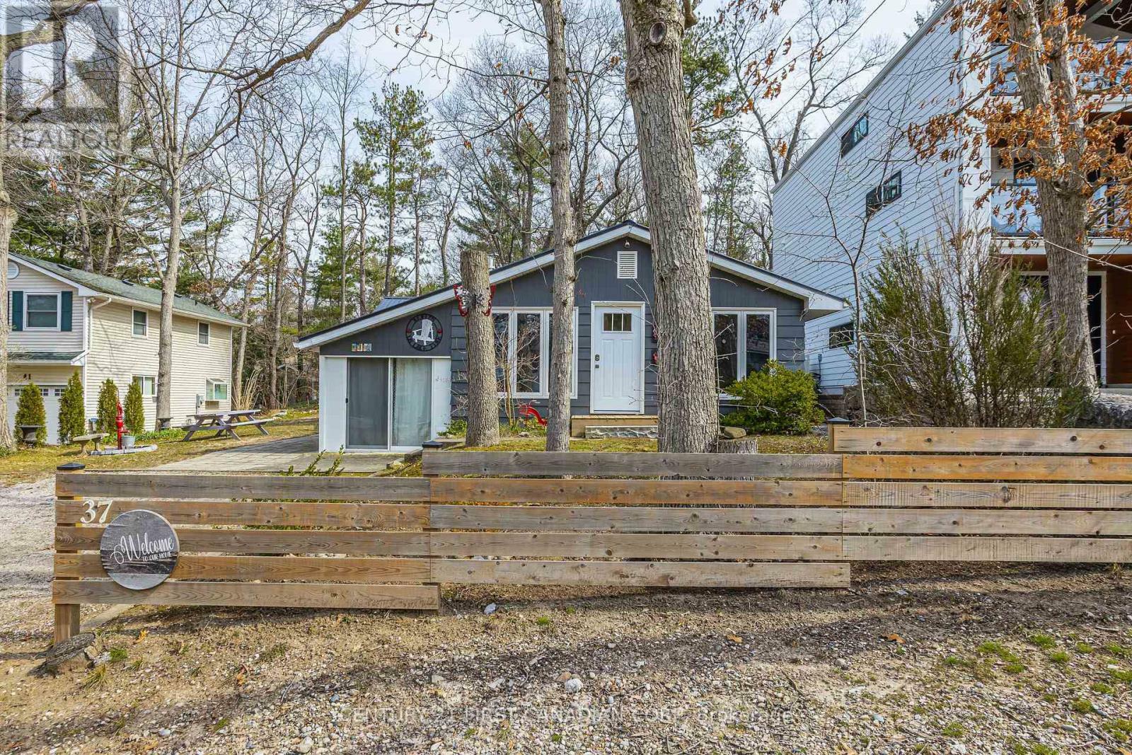 Property Photo: 37 Walker Street ON N0M 1T0