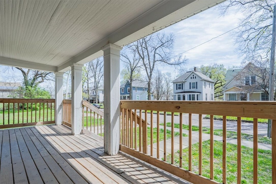 Property Photo:  1340 W Macon Street  IL 62522 