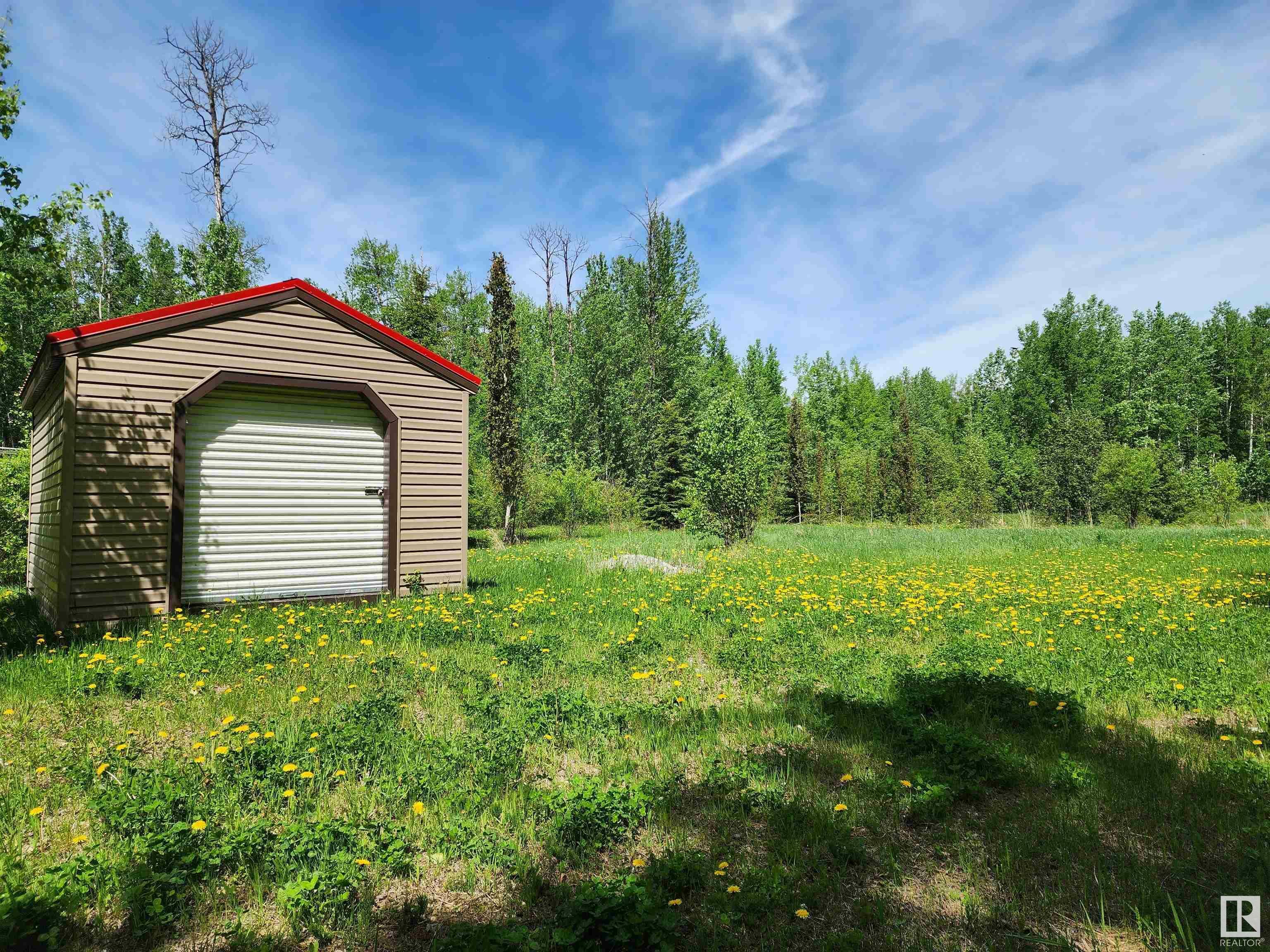 Property Photo:  29 Village West  AB T0C 2V0 