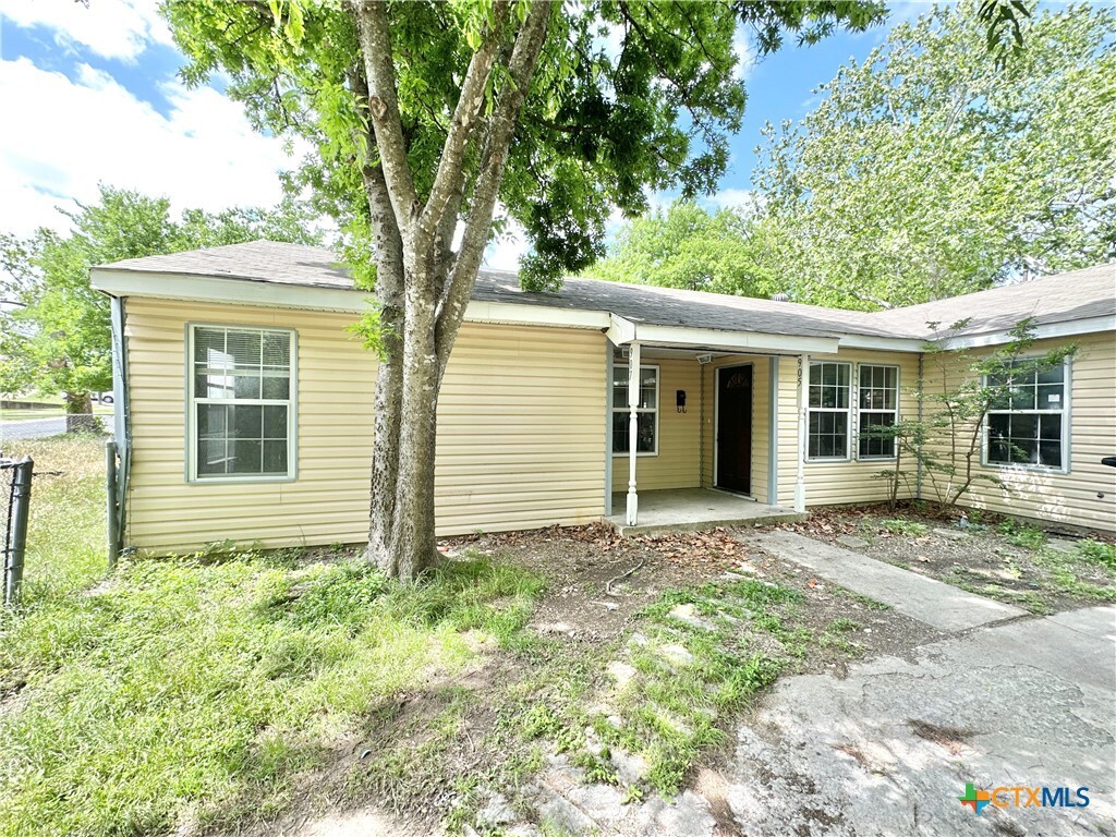 Property Photo: 905 907 Estelle Avenue TX 76541