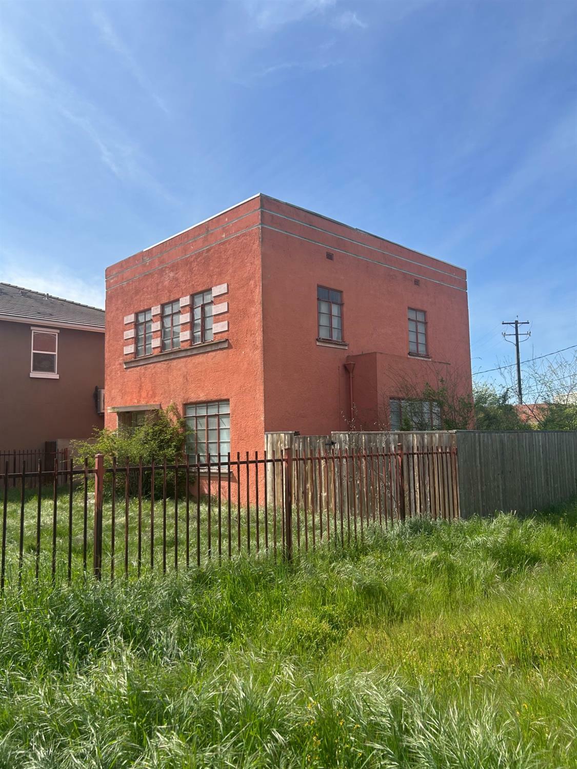 2235 San Joaquin Street  Fresno CA 93721 photo