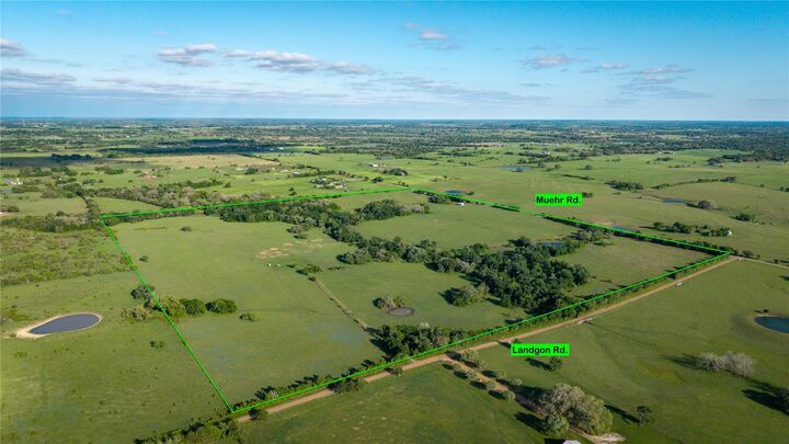 Property Photo: 1070 Muehr Road TX 78962