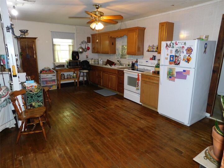 Property Photo: 240 County Road 4140 TX 75979