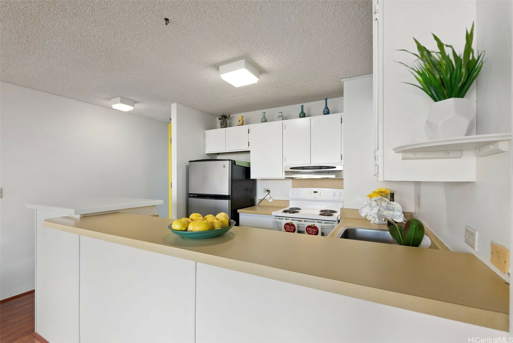 Property Photo: 411 Hobron Lane 604 HI 96815