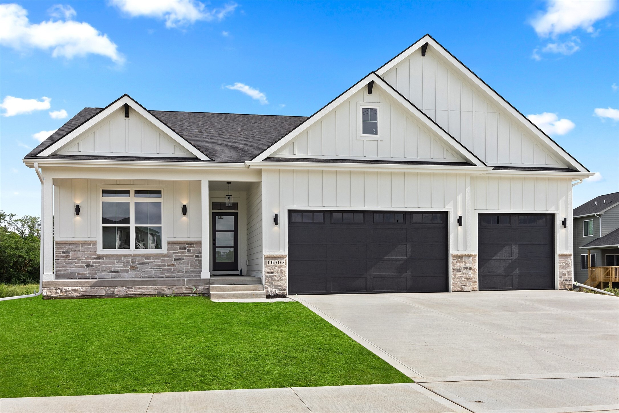 16307 Ironwood Lane  Urbandale IA 50111 photo