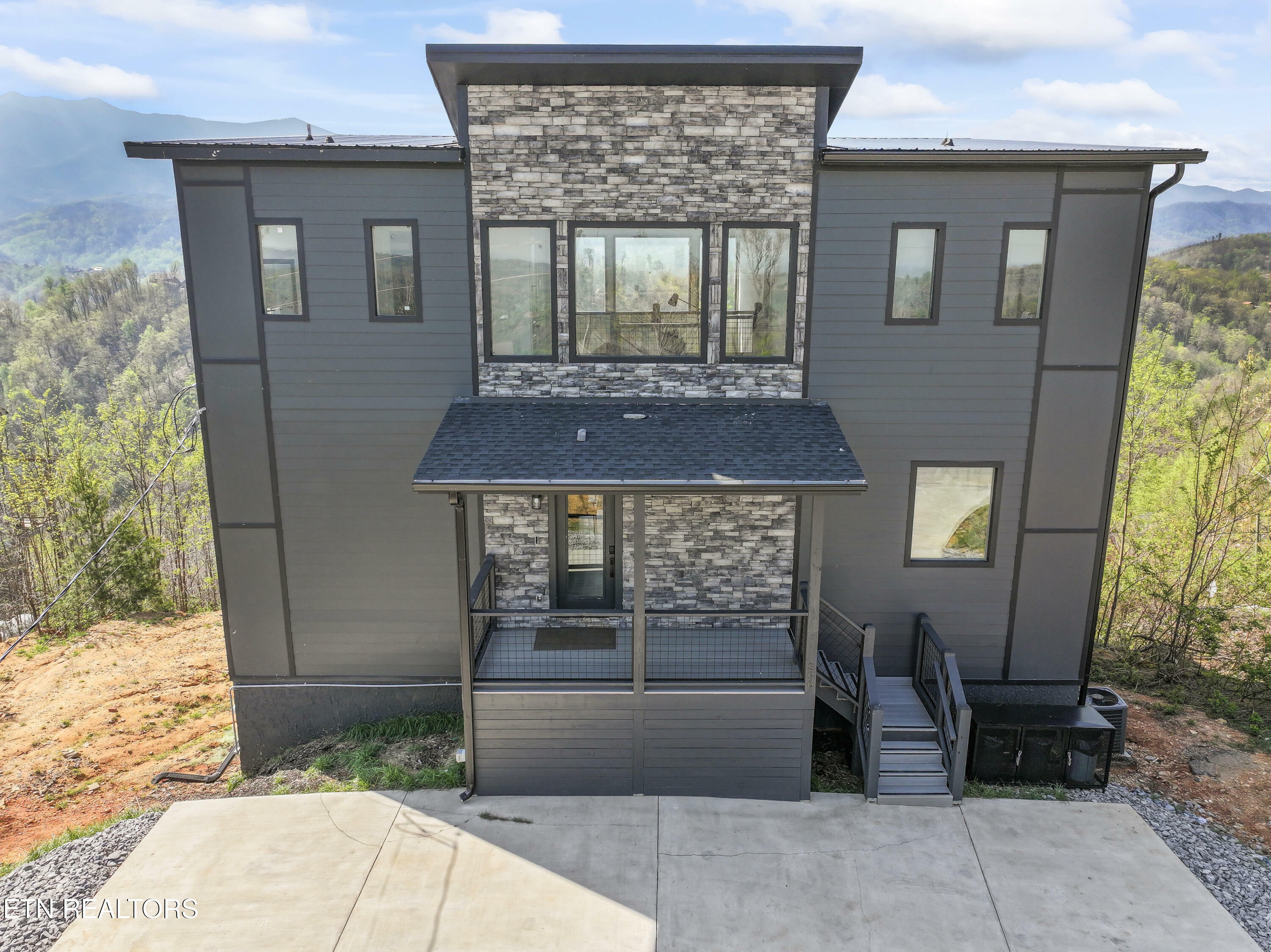 Property Photo: 896 Chalet Village Blvd Blvd TN 37738