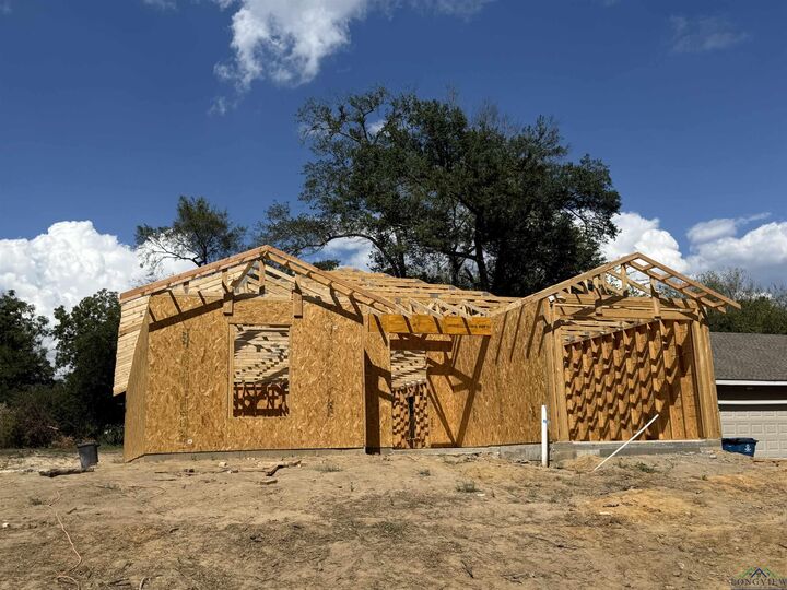 Property Photo: 502 Jeanette TX 75647-7564