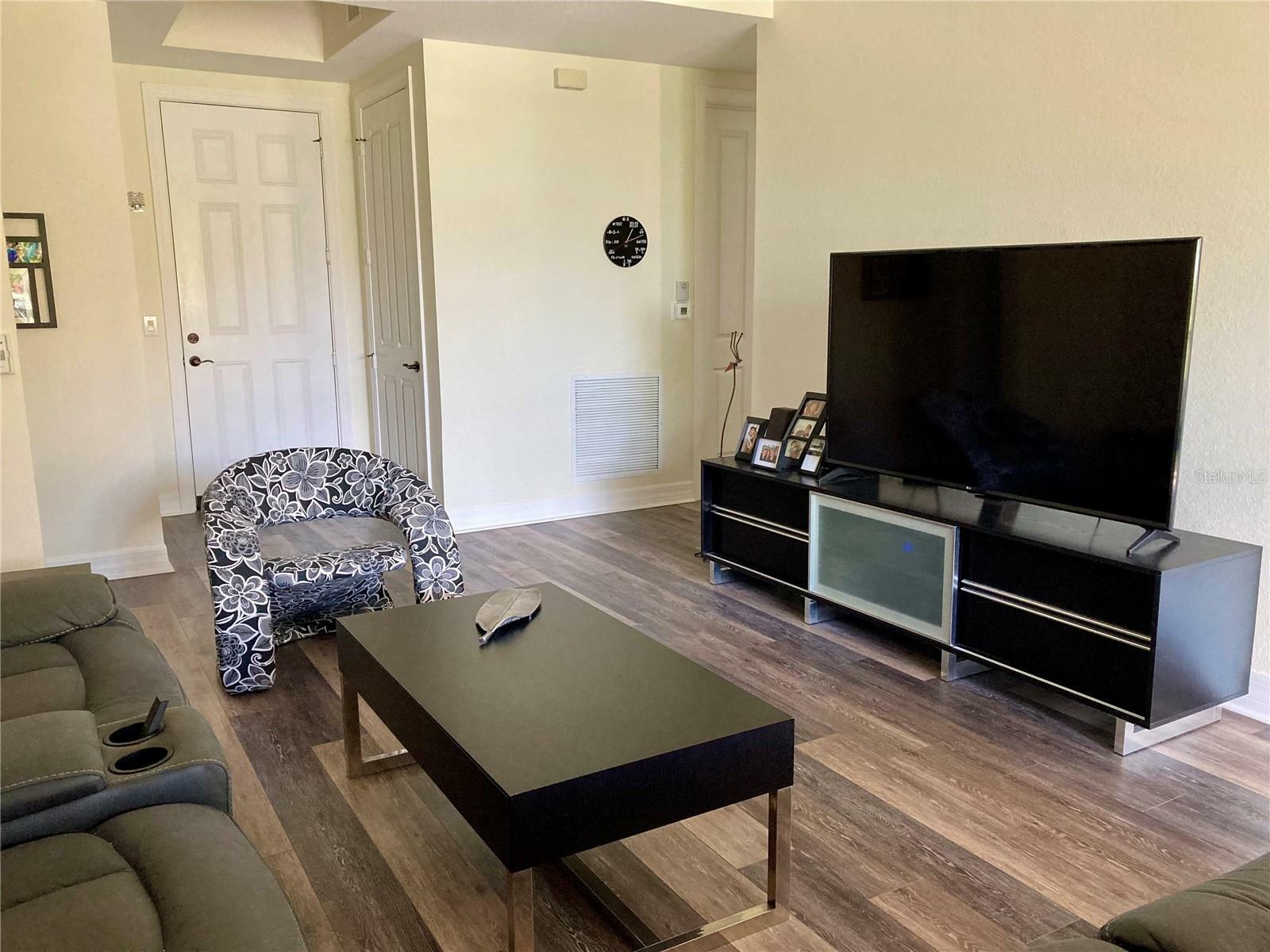 Property Photo: 98 Vivante Boulevard 9834 FL 33950