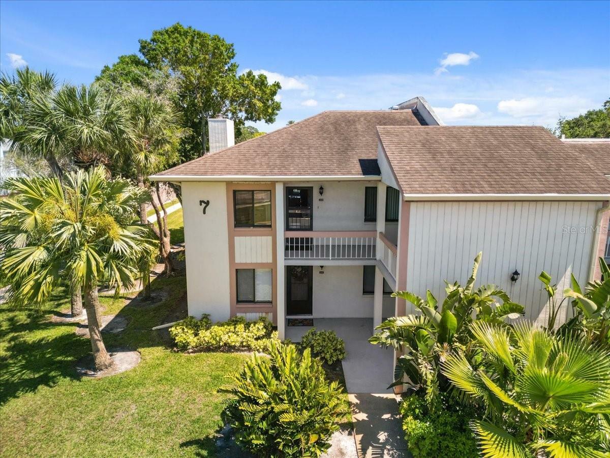 Property Photo: 108 Lakeview Court 108 FL 34677