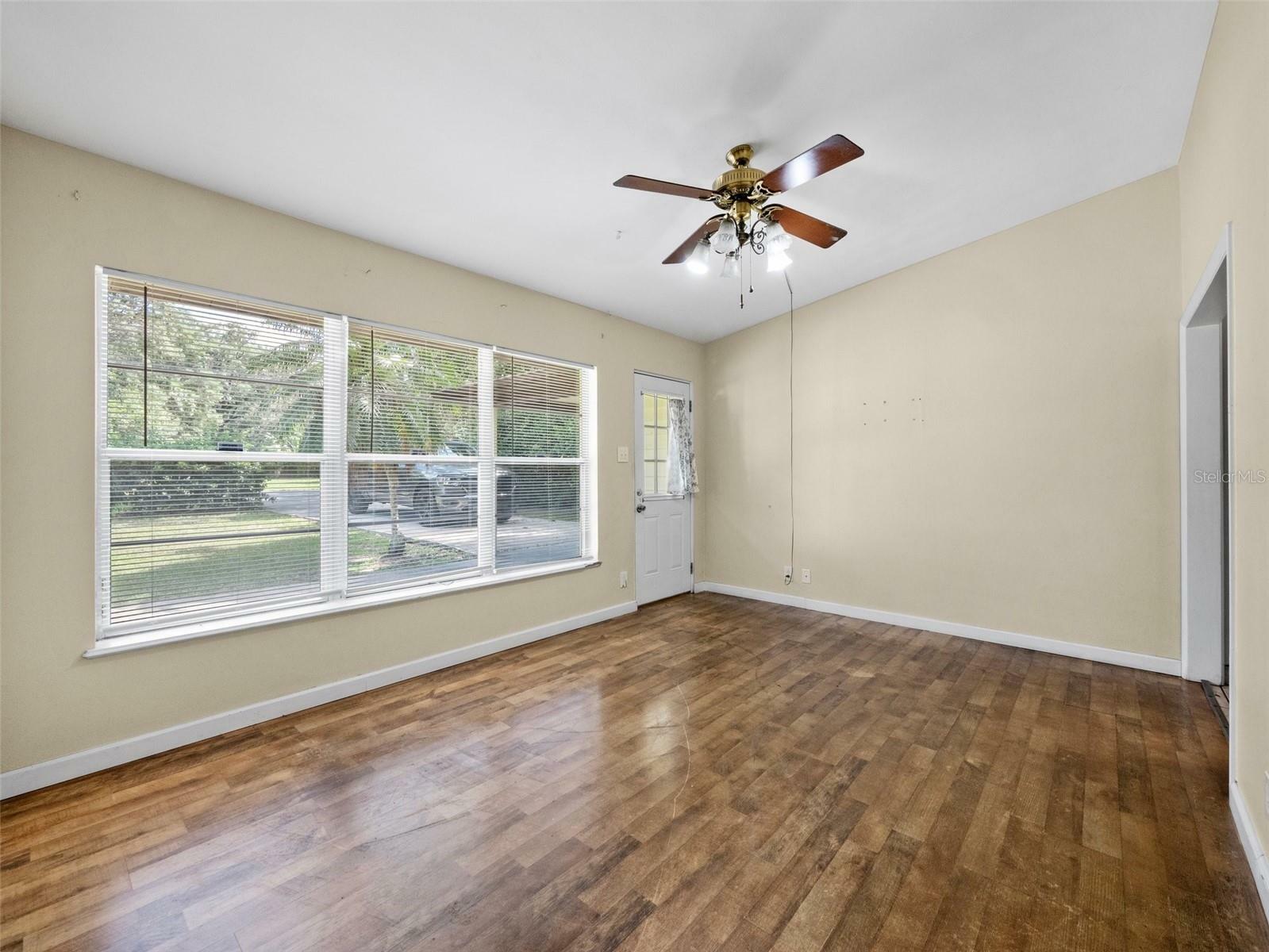 Property Photo: 25519 Colmar Avenue FL 32776