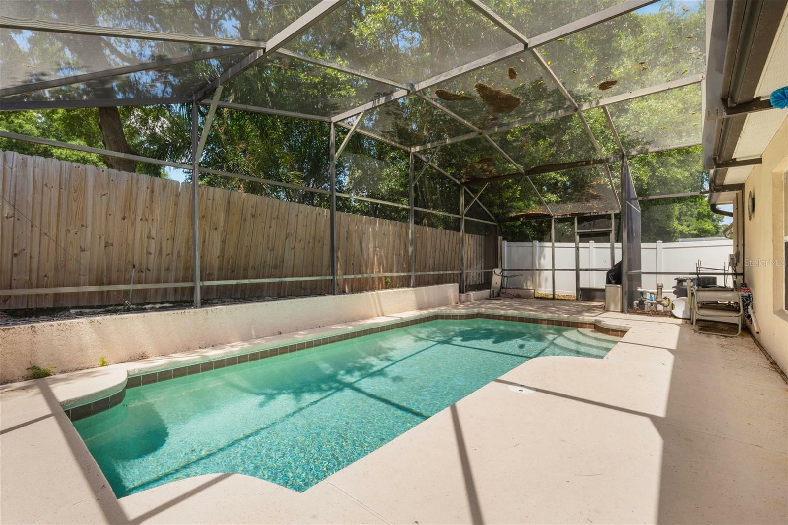 Property Photo: 122 Oak View Place FL 32773