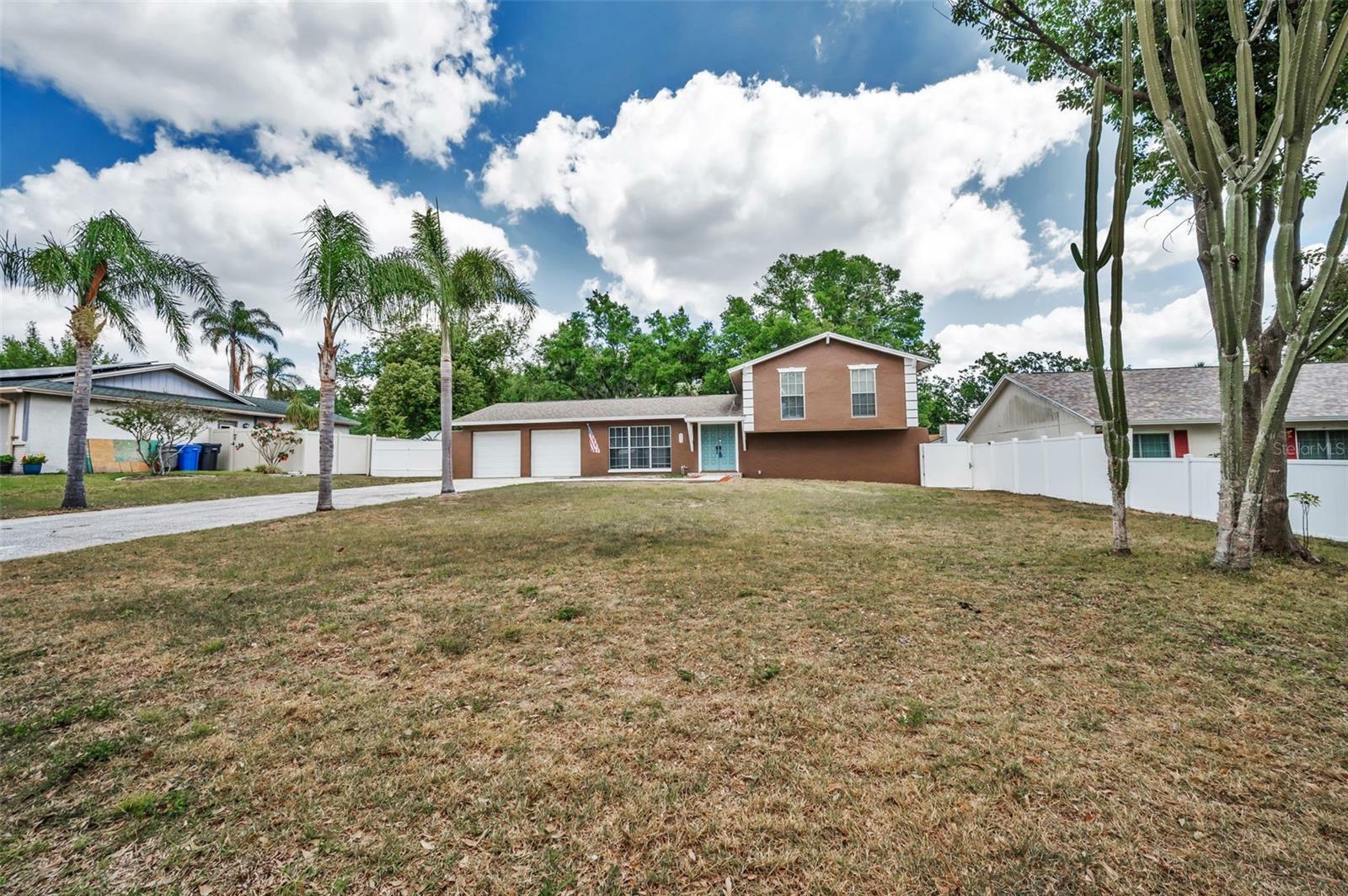 Property Photo: 613 Valley Hill Drive FL 33510