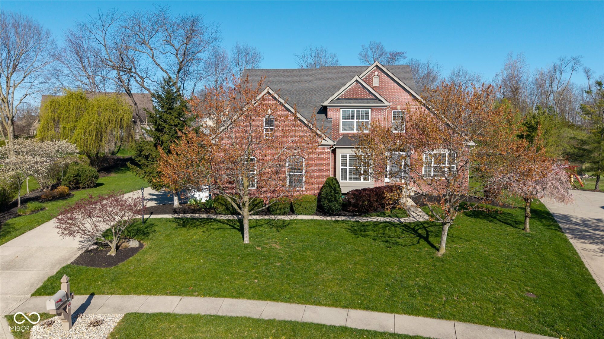 Property Photo: 10611 Proposal Pointe Way IN 46040