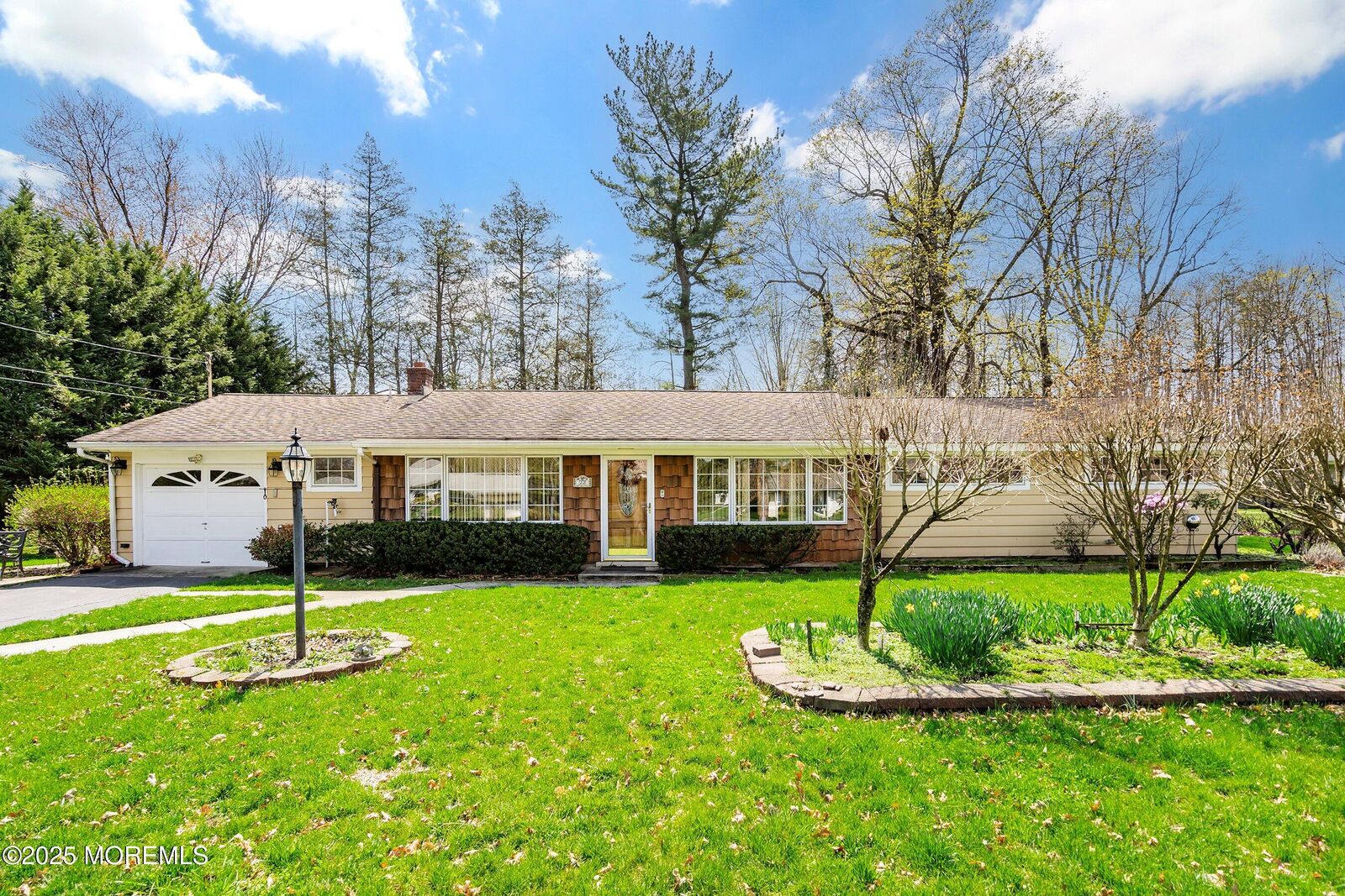 Property Photo:  22 Branford Circle  NJ 07724 