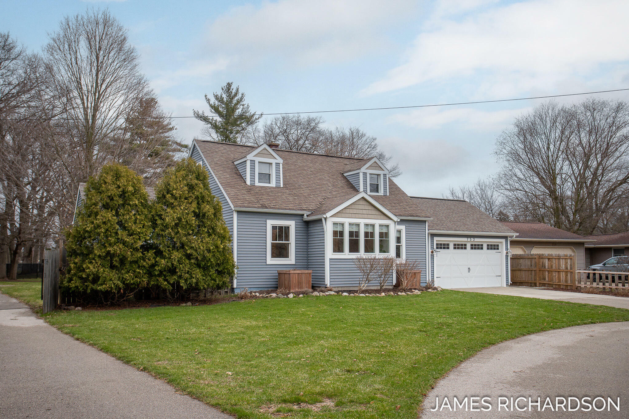 Property Photo: 753 E Savidge Street MI 49456