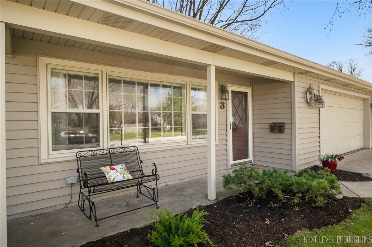 Property Photo: 3 Candlewick Court IL 60542