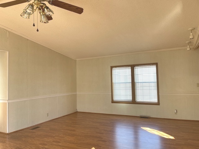 Property Photo: 630 Mohawk Trail IL 60152