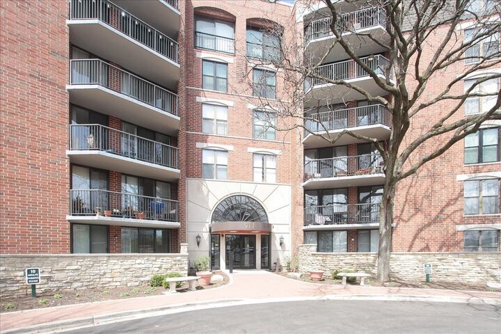 Property Photo: 511 Aurora Avenue 416 IL 60540