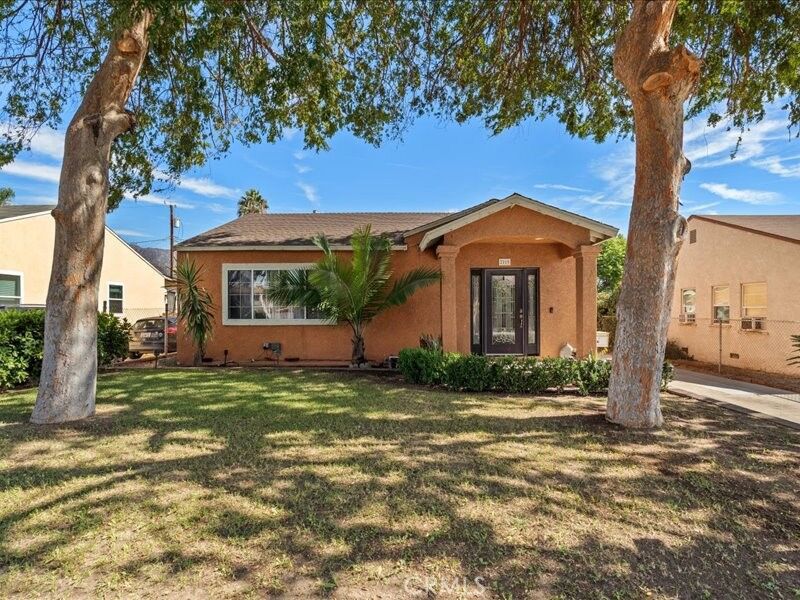 Property Photo:  2210 N Buena Vista Street  CA 91504 