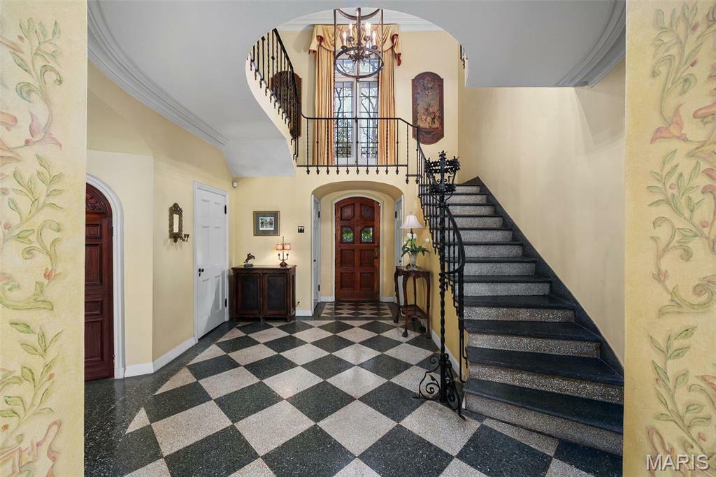 Property Photo: 8 Carrswold Drive MO 63105