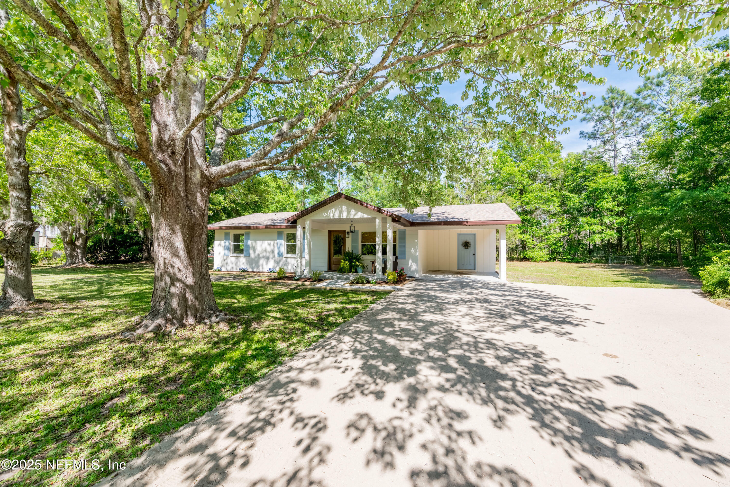 Property Photo: 7423 SE State Rd 100 FL 32091