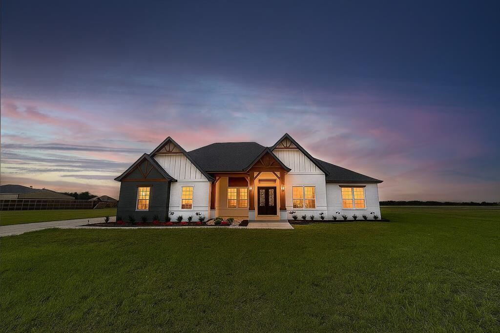 Property Photo: 1744 Butcher Road TX 75165