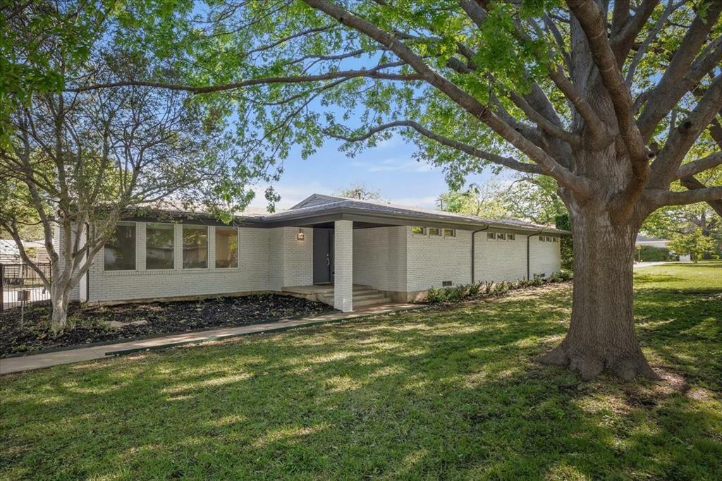 Property Photo:  3848 South Drive  TX 76109 