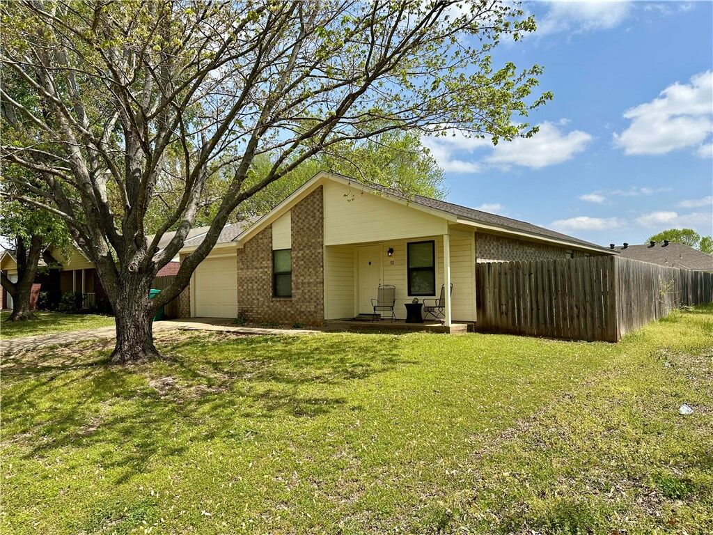 Property Photo:  92 James Street  AR 72730 