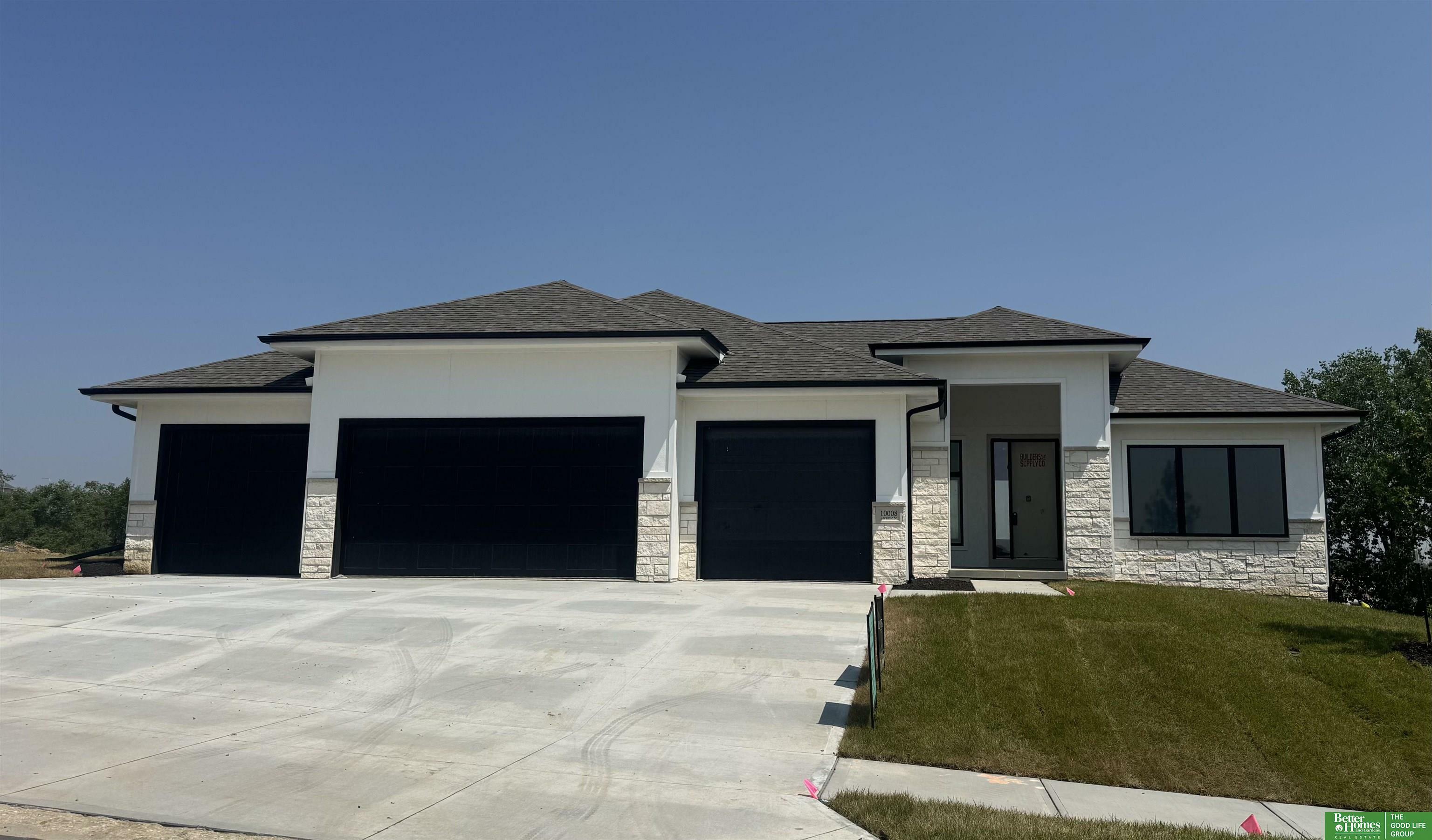 Property Photo: 10008 Laramie Street NE 68046