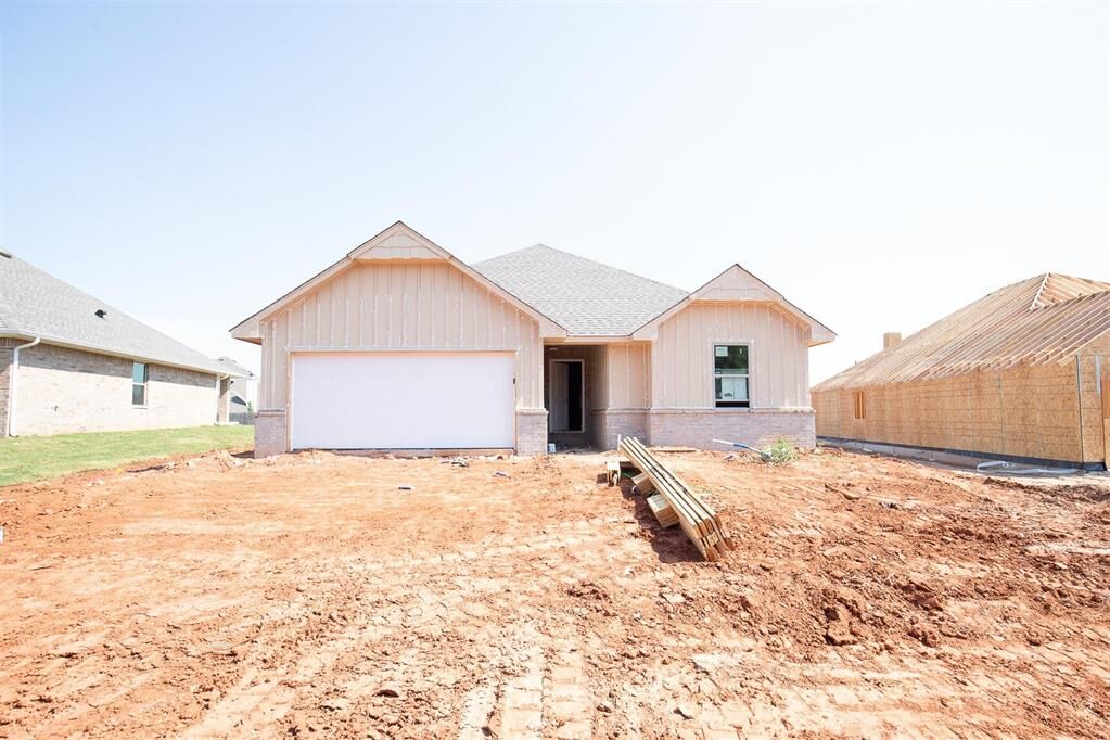 Property Photo:  1105 SE 30th Street  OK 73160 