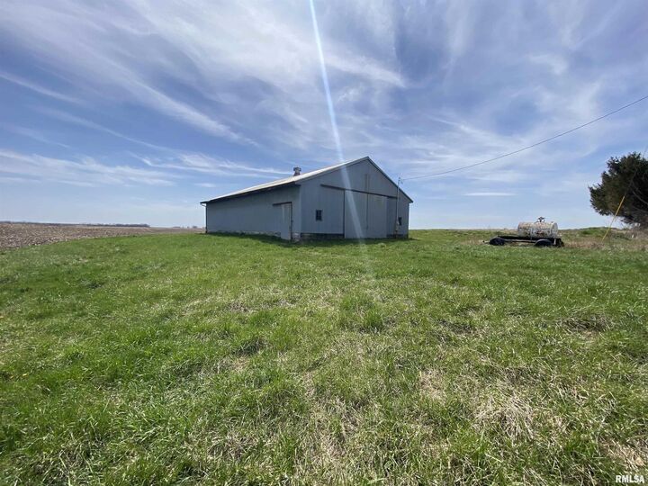 000 E Gilchrist Road  Farmington IL 61531 photo