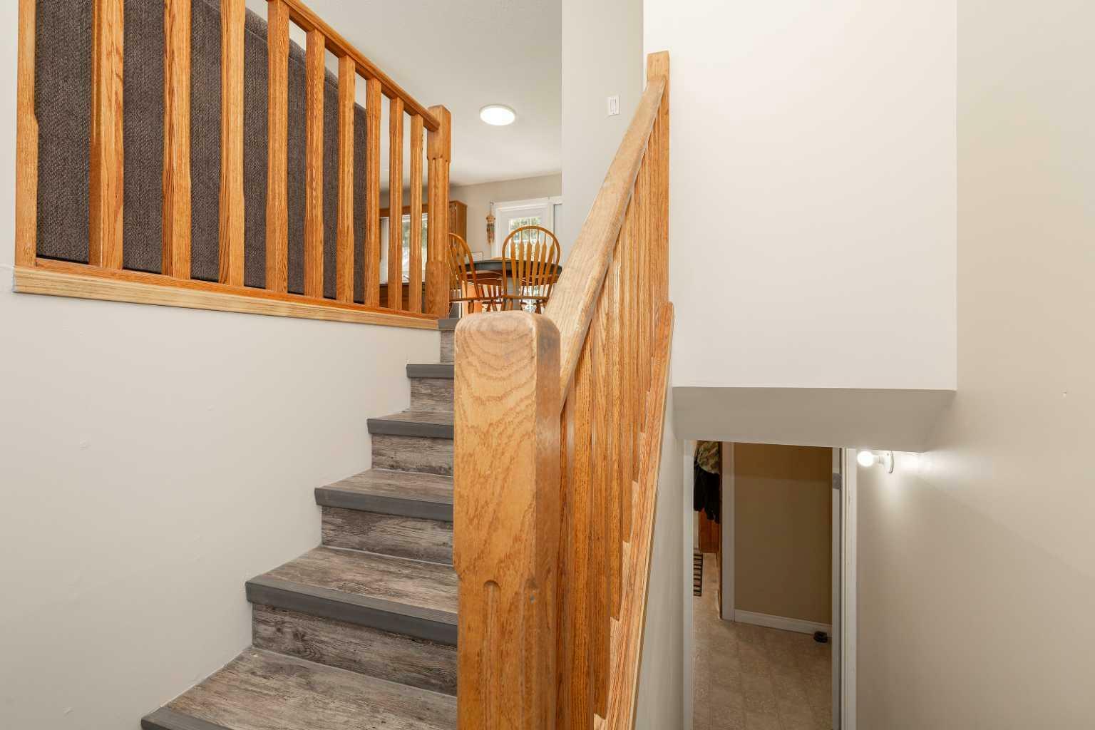 Photo de la propriété: 37 Iroquois Crescent W AB T1K 5J3