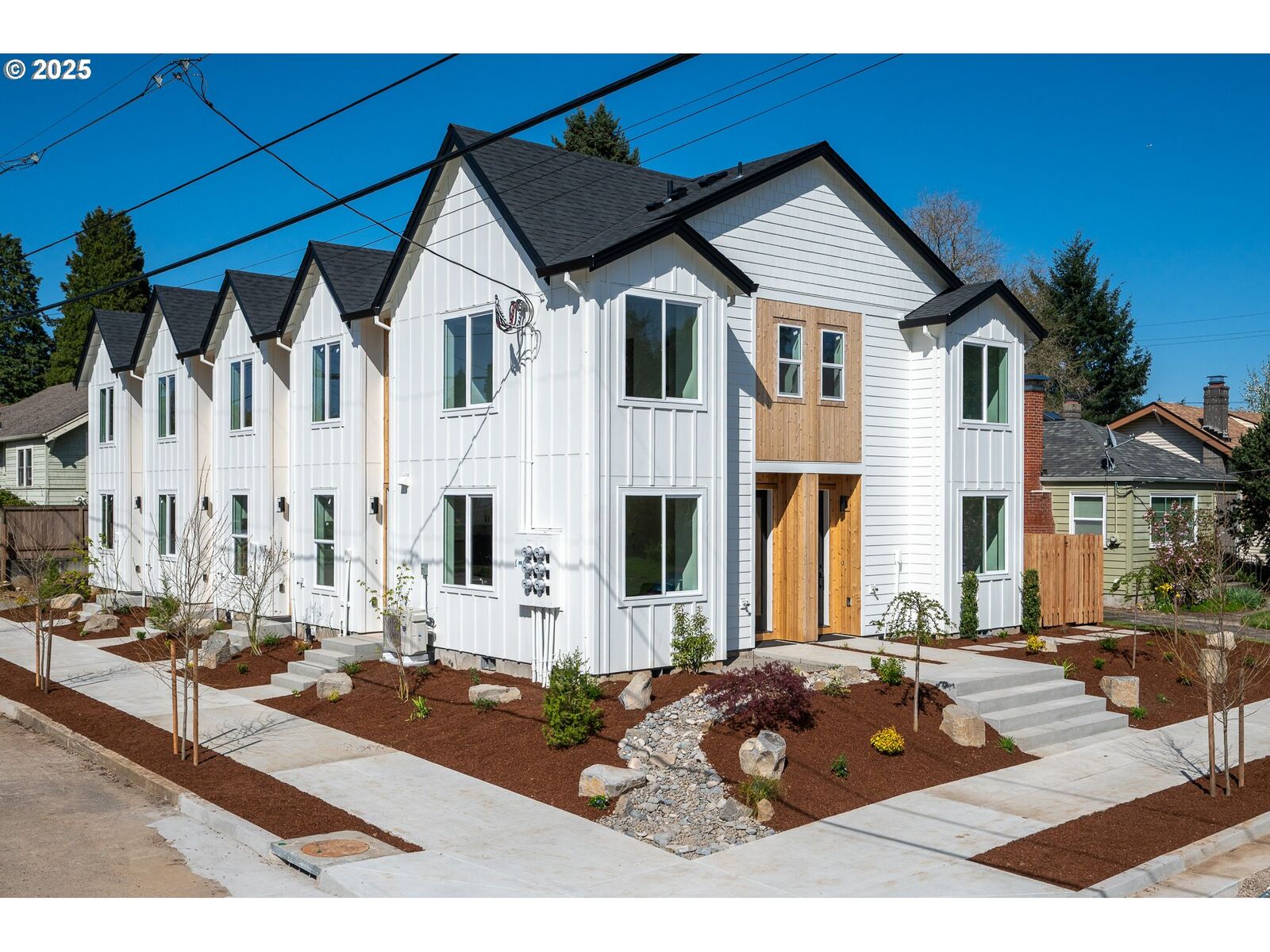 Property Photo:  340 NE 58th Ave  OR 97213 