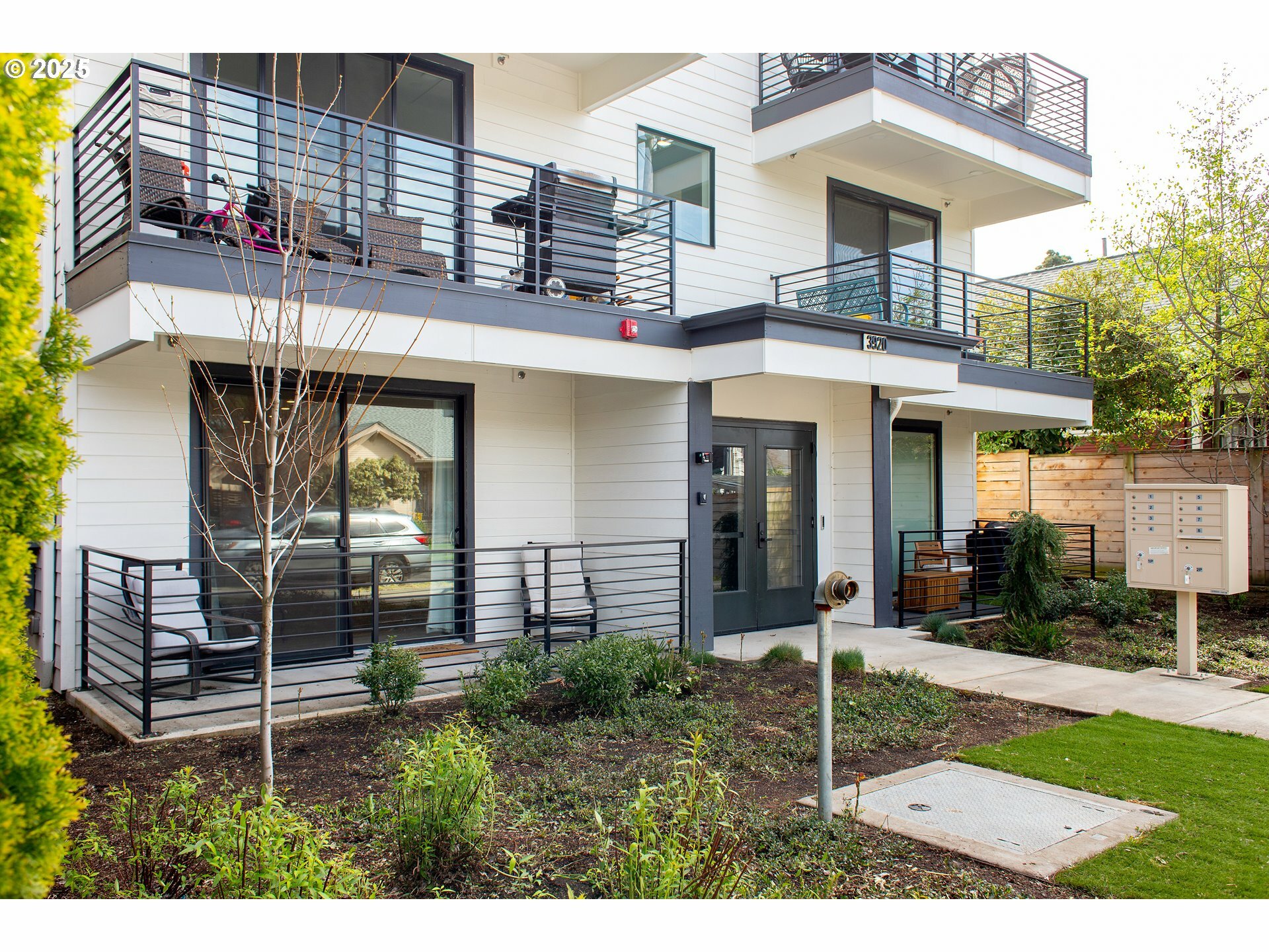 Property Photo: 3920 N Montana Ave OR 97227