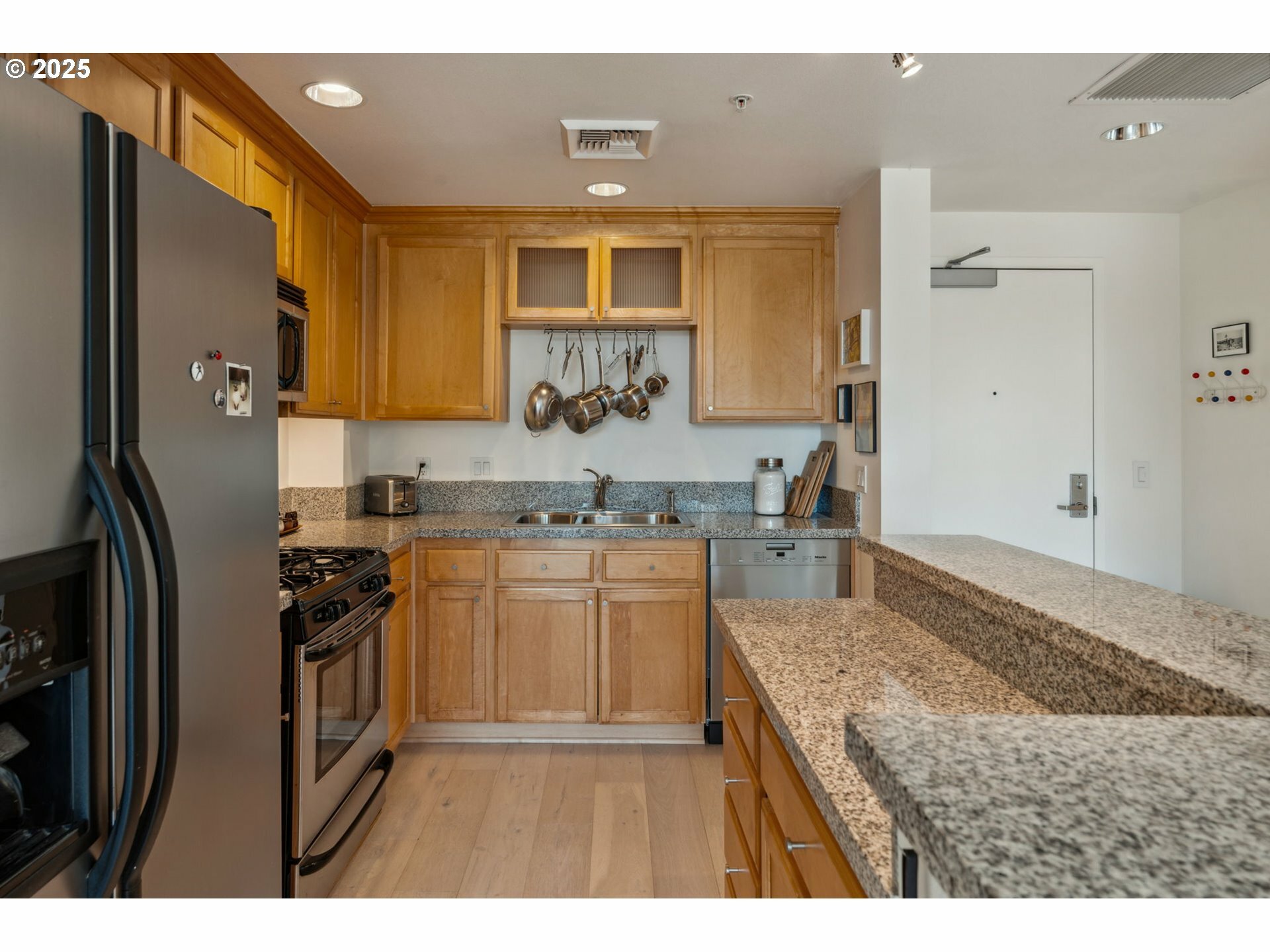 Property Photo: 910 SE 42nd Ave 270 OR 97215