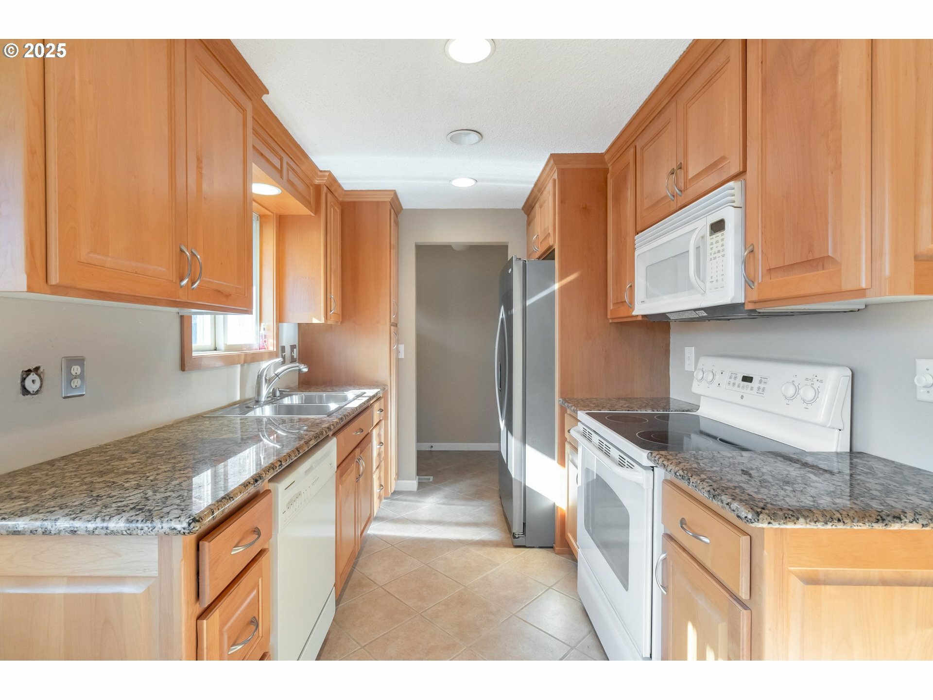 Property Photo: 2110 SE 148th Pl OR 97233