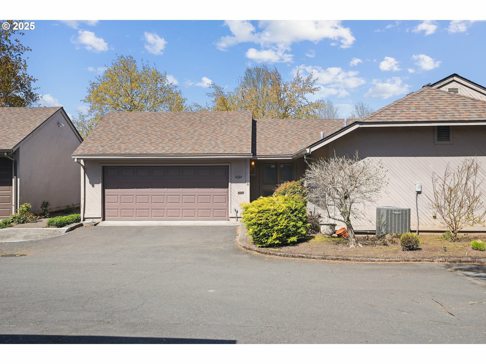 Property Photo: 4324 NE 125th Pl OR 97230