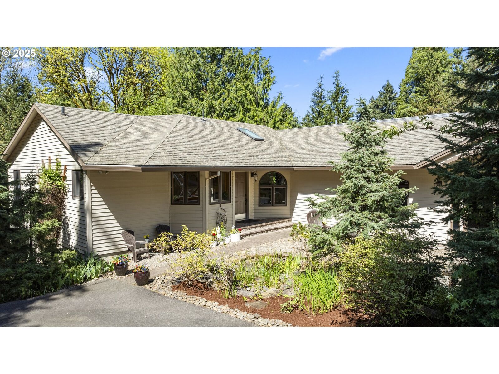 Property Photo: 18805 Parkwood Pl OR 97068