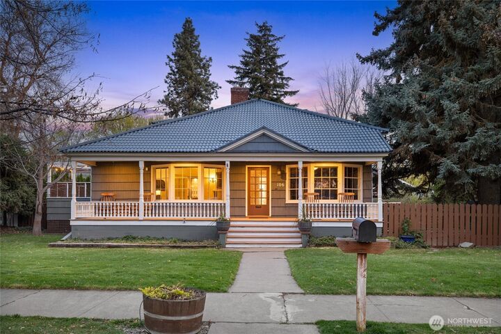 Property Photo: 106 E 10th Avenue WA 98926