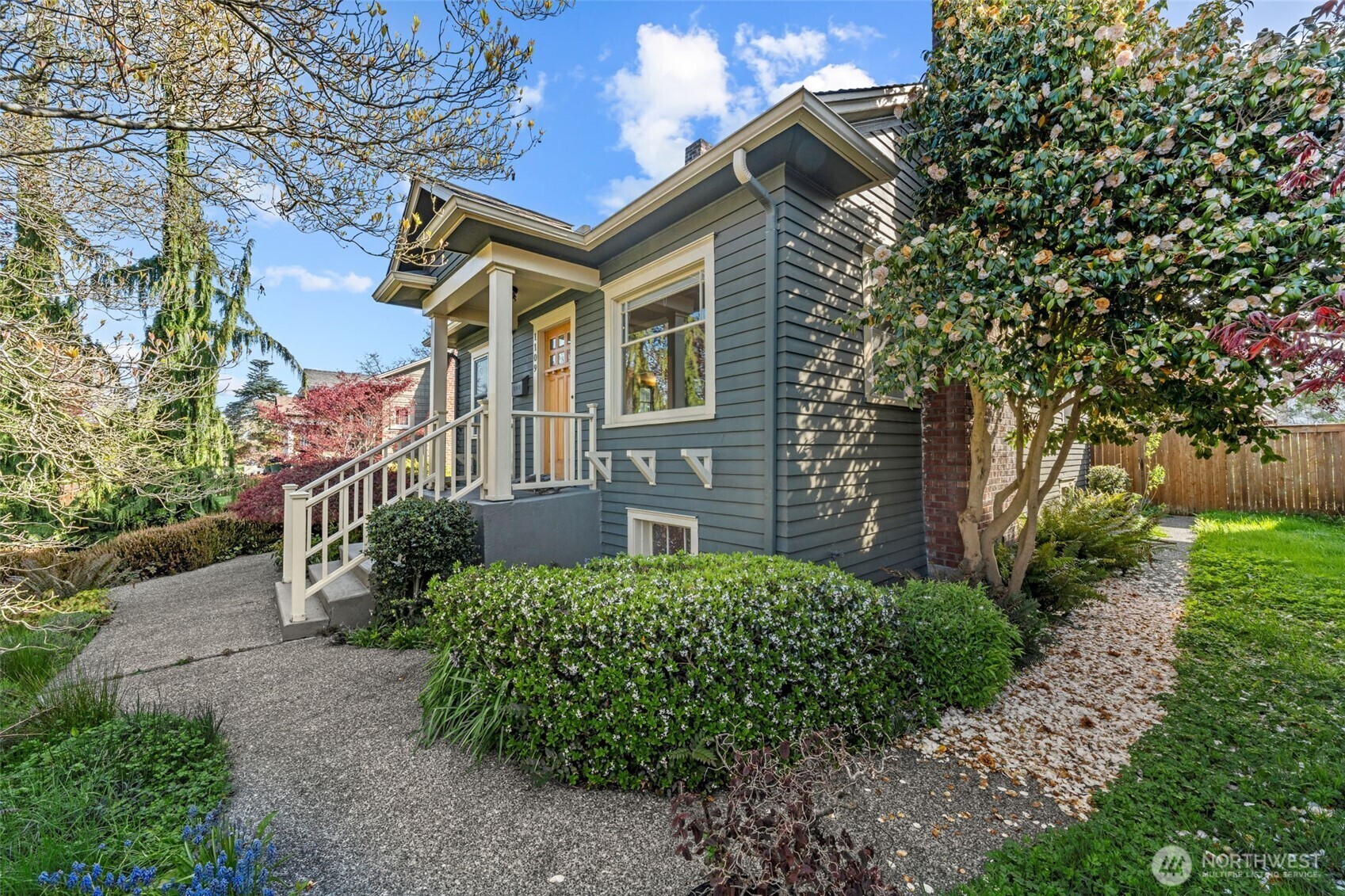 Property Photo:  1109  Hoyt Avenue  WA 98201 