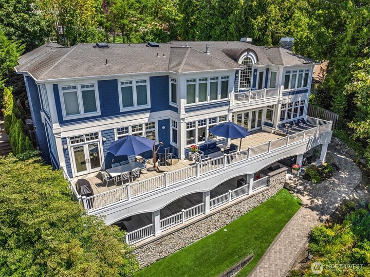 Property Photo: 8233 W Mercer Way WA 98040