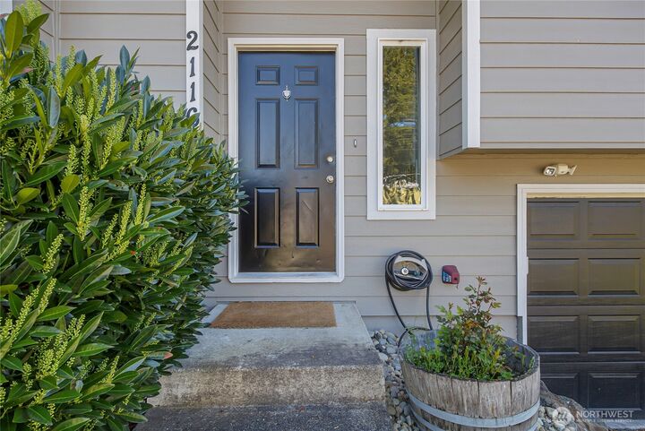 Property Photo:  2116 E 150th Street E  WA 98445 