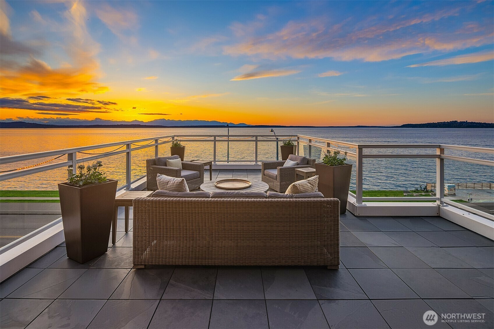 Property Photo: 1514 Alki Avenue SW WA 98116